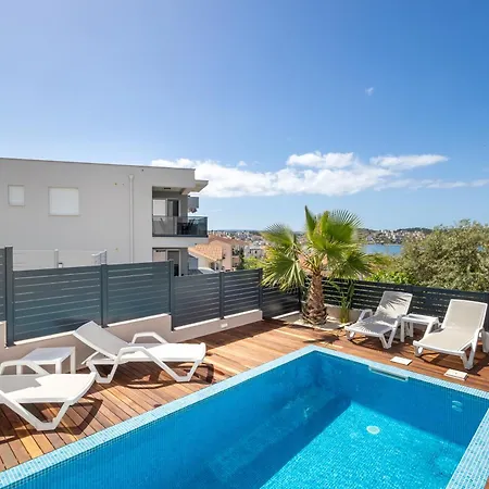 Konukevi Adriatic Garden 3*